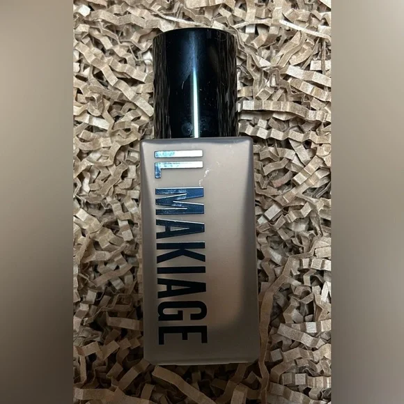 IL MAKIAGE
WOKE UP LIKE THIS Flawless Base Foundation- #35 - Picture 14 of 16
